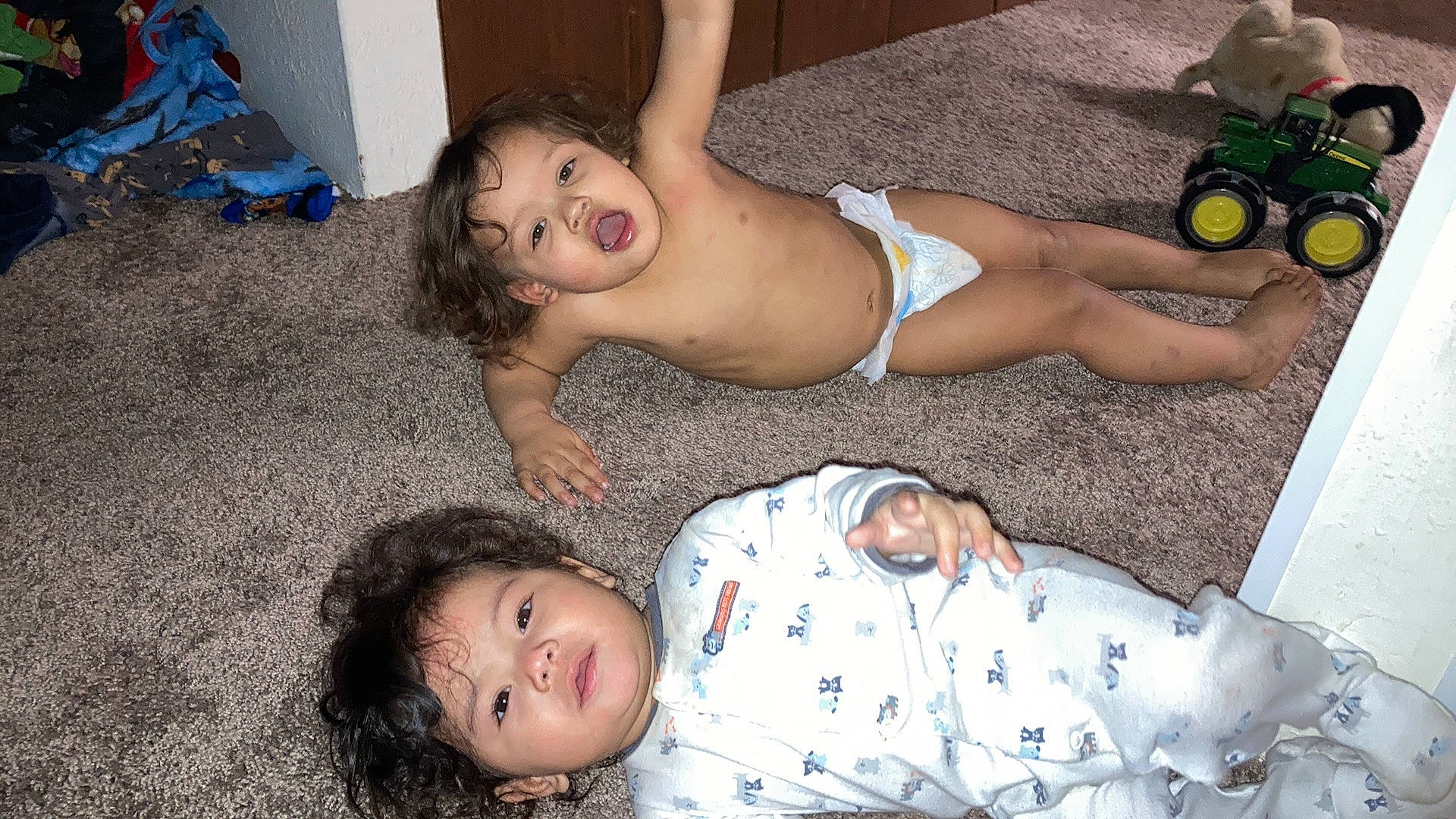 Mia is registered to the contest to win money with this photo: abdomen, barechested, barefoot, brassiere, chest, comfort, face, foot, fun, happy, head, human_leg, joint, mouth, muscle, organ, person, skin, thigh, toddler