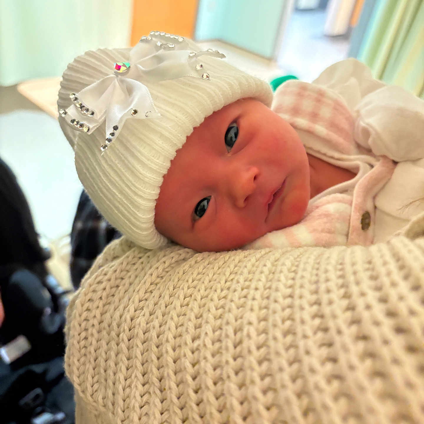 Quinzella-Bambi joined the competition — help win amazing prizes! baby, baby_clothes, blurred_background, bow, closeup, clothing, cozy, cute, eyes, face, hat, indoor, infant, knitwear, newborn, person, portrait, soft_light, warm, white_hat