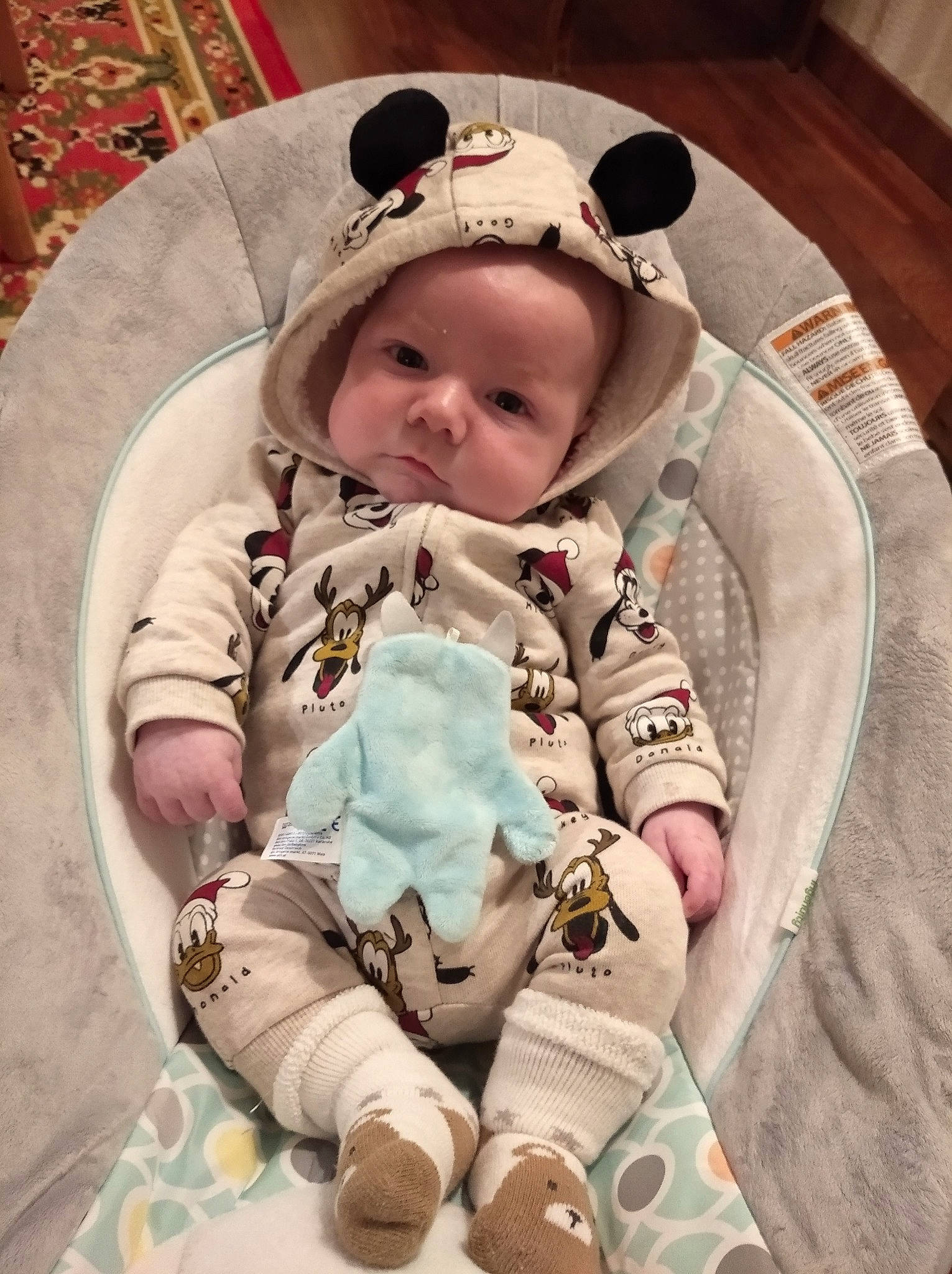 Augustin participe au concours pour gagner de l'argent avec cette photo : baby, baby_products, baby_safety, baby_sleeping, baby_toddler_clothing, bib, cheek, child, comfort, face, happy, headwear, human_body, linens, pattern, person, pink, sitting, skin, sleeve