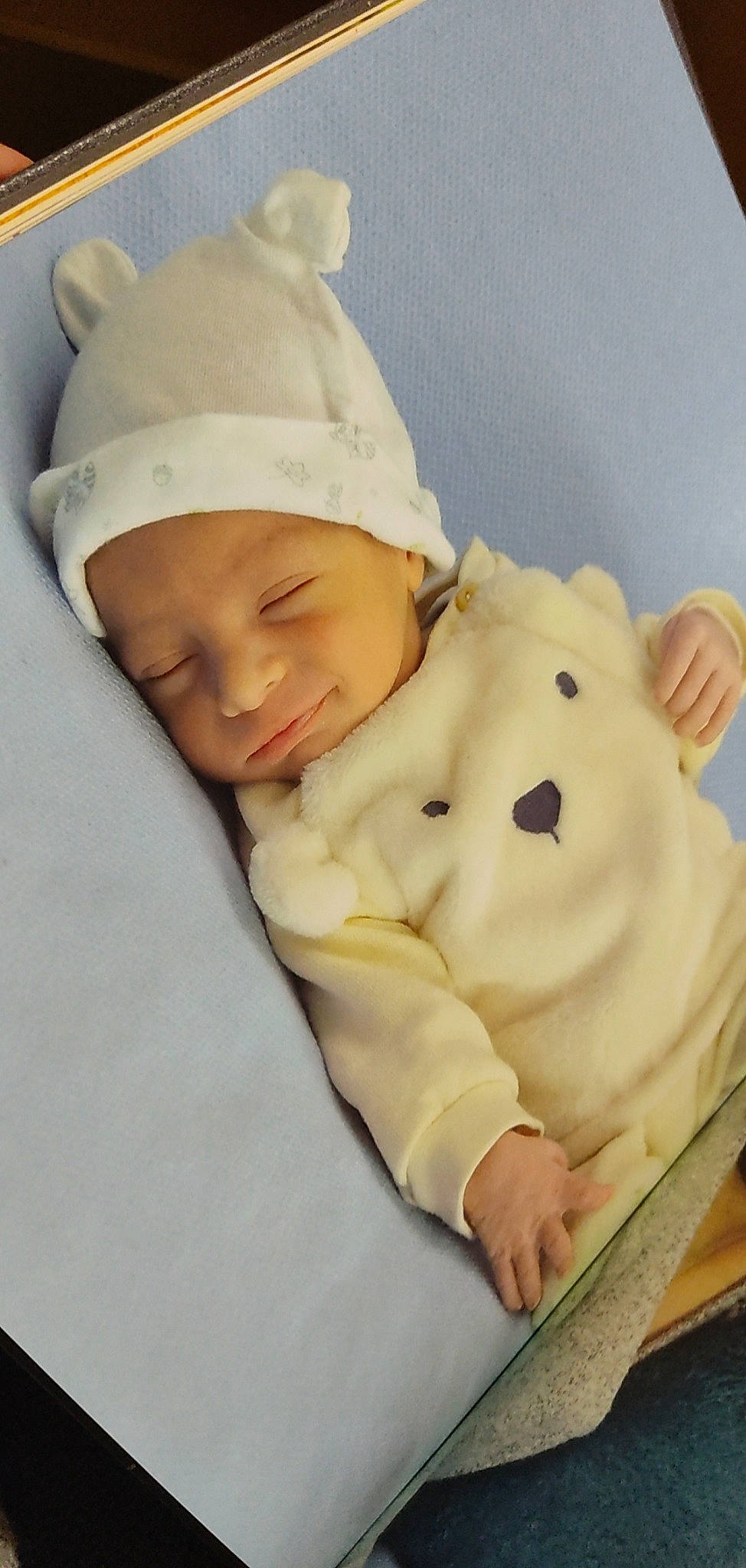 Saddam a rejoint le concours — aidez-le/la à gagner de superbes lots ! baby, baby_products, baby_sleeping, baby_toddler_clothing, cap, cheek, child, comfort, fur, happy, headgear, headwear, knit_cap, linens, nose, person, skin, smile, stuffed_toy, teddy_bear