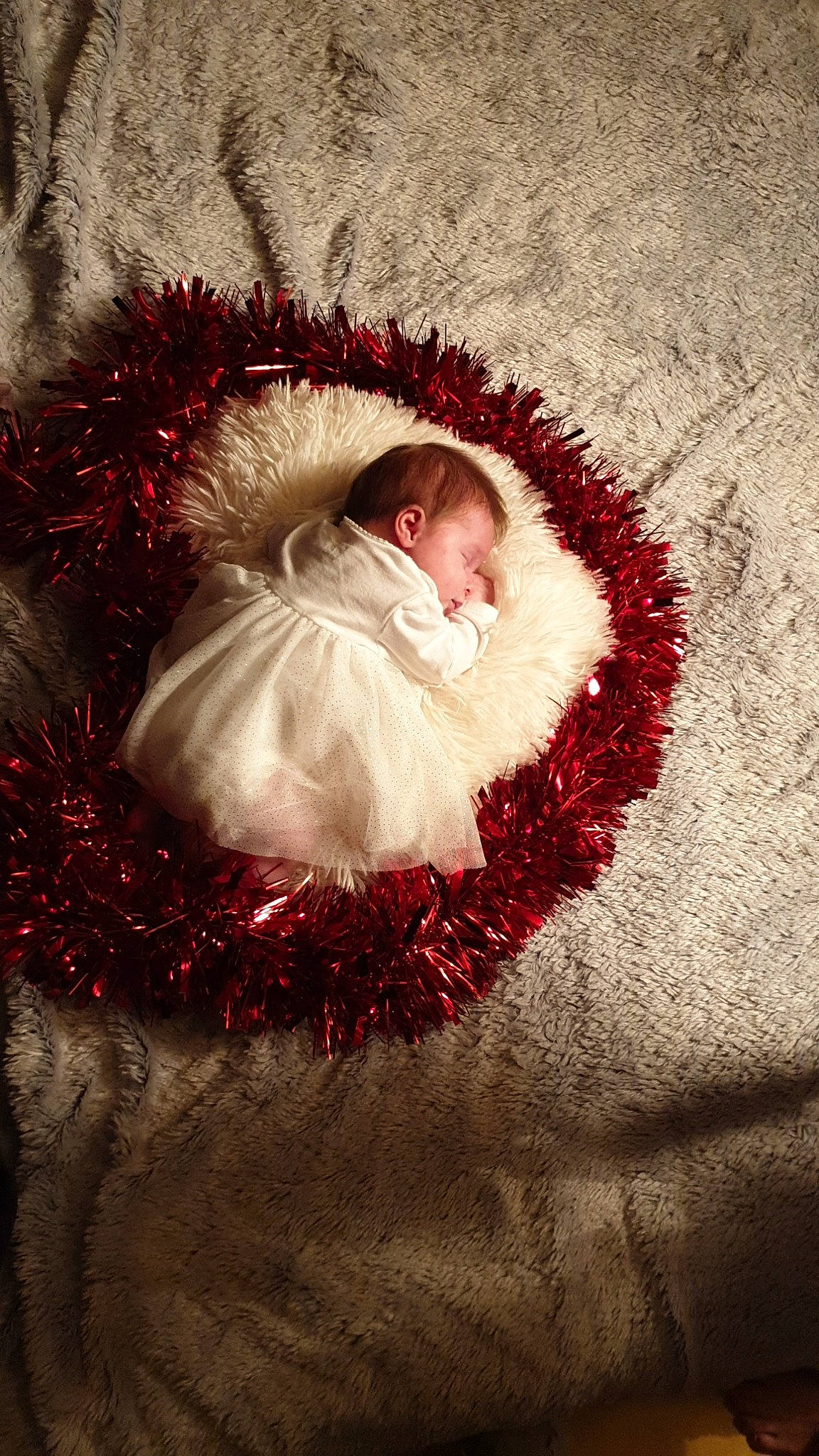 Théa participe au concours pour gagner de l'argent avec cette photo : baby, baby_toddler_clothing, bonnet, christmas, christmas_eve, costume_accessory, costume_hat, fictional_character, fur, fur_clothing, natural_material, person, textile