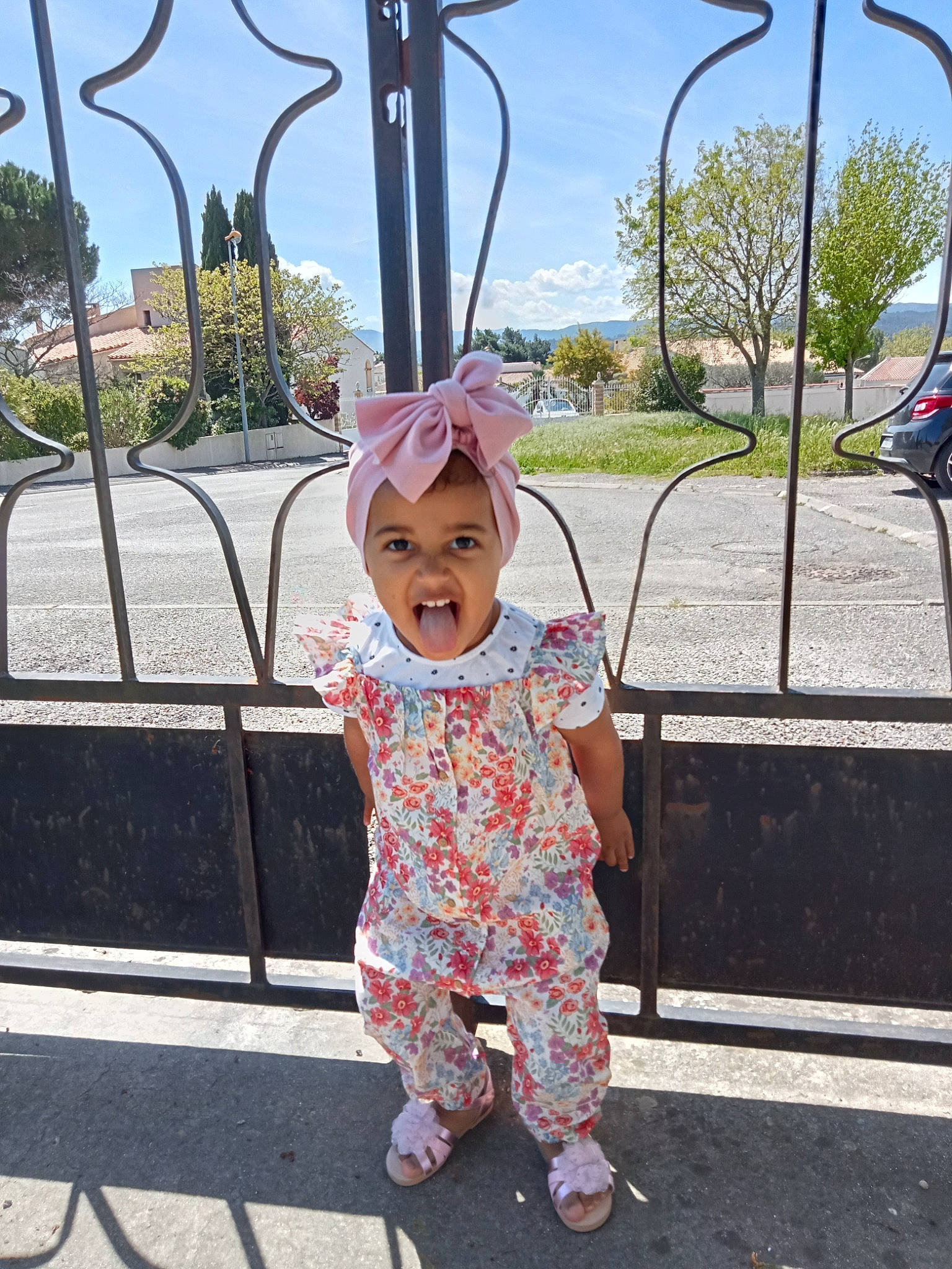 Livia a rejoint le concours — aidez-le/la à gagner de superbes lots ! baby, baby_toddler_clothing, fun, grass, happy, hat, headwear, infrastructure, leaf, leisure, line, people, person, pink, plant, public_space, recreation, sky, sleeve, summer