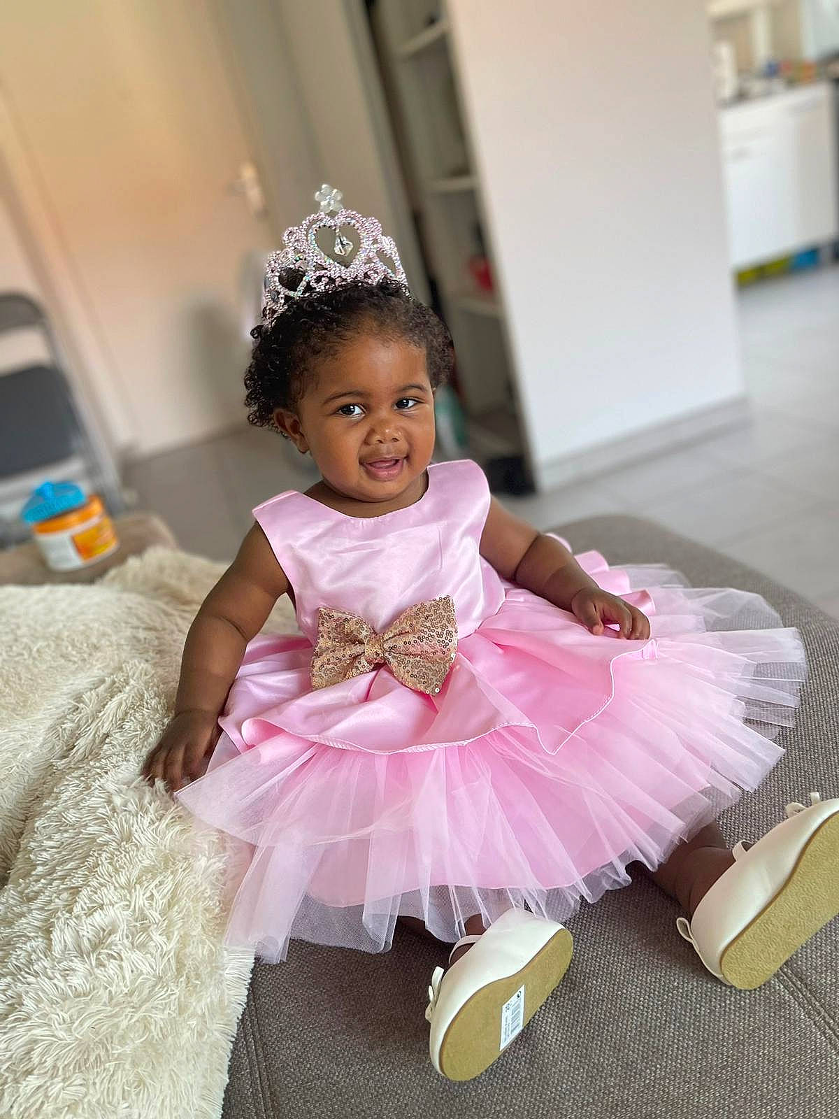 Sherylle participe au concours pour gagner de l'argent avec cette photo : baby, baby_toddler_clothing, ballet_tutu, child, dress, embellishment, event, fashion_accessory, fashion_design, fun, happy, hat, headband, headpiece, magenta, mythical_creature, person, pink, ruffle, smile