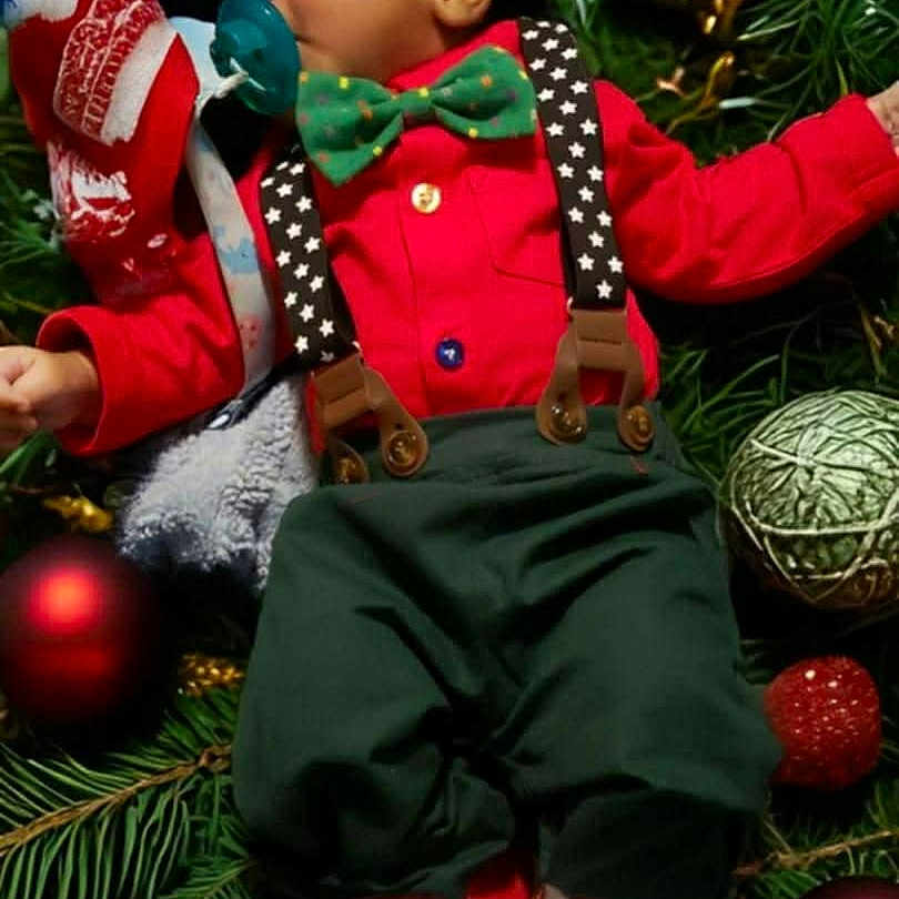 Duke Henry is registered to the contest to win money with this photo: accessories, baby, christmas, christmasdecorations, clothing, face, festival, food, footwear, formalwear, fruit, head, person, photography, pineapple, plant, portrait, produce, shoe, tie