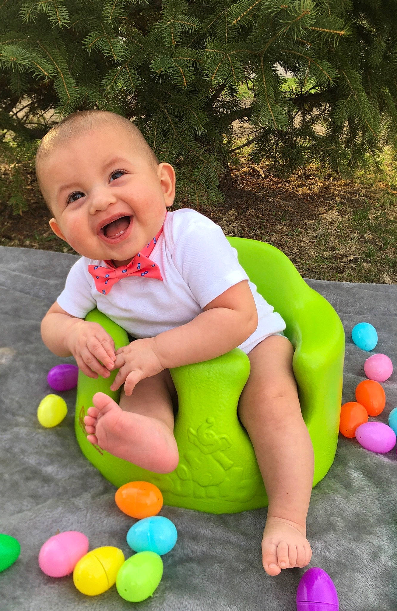 Kaesyn is registered to the contest to win money with this photo: baby, baby_playing_with_toys, baby_toddler_clothing, child, event, fun, grass, happy, leisure, party_supply, people_in_nature, person, photograph, plant, public_space, recreation, smile, summer, toddler, toy