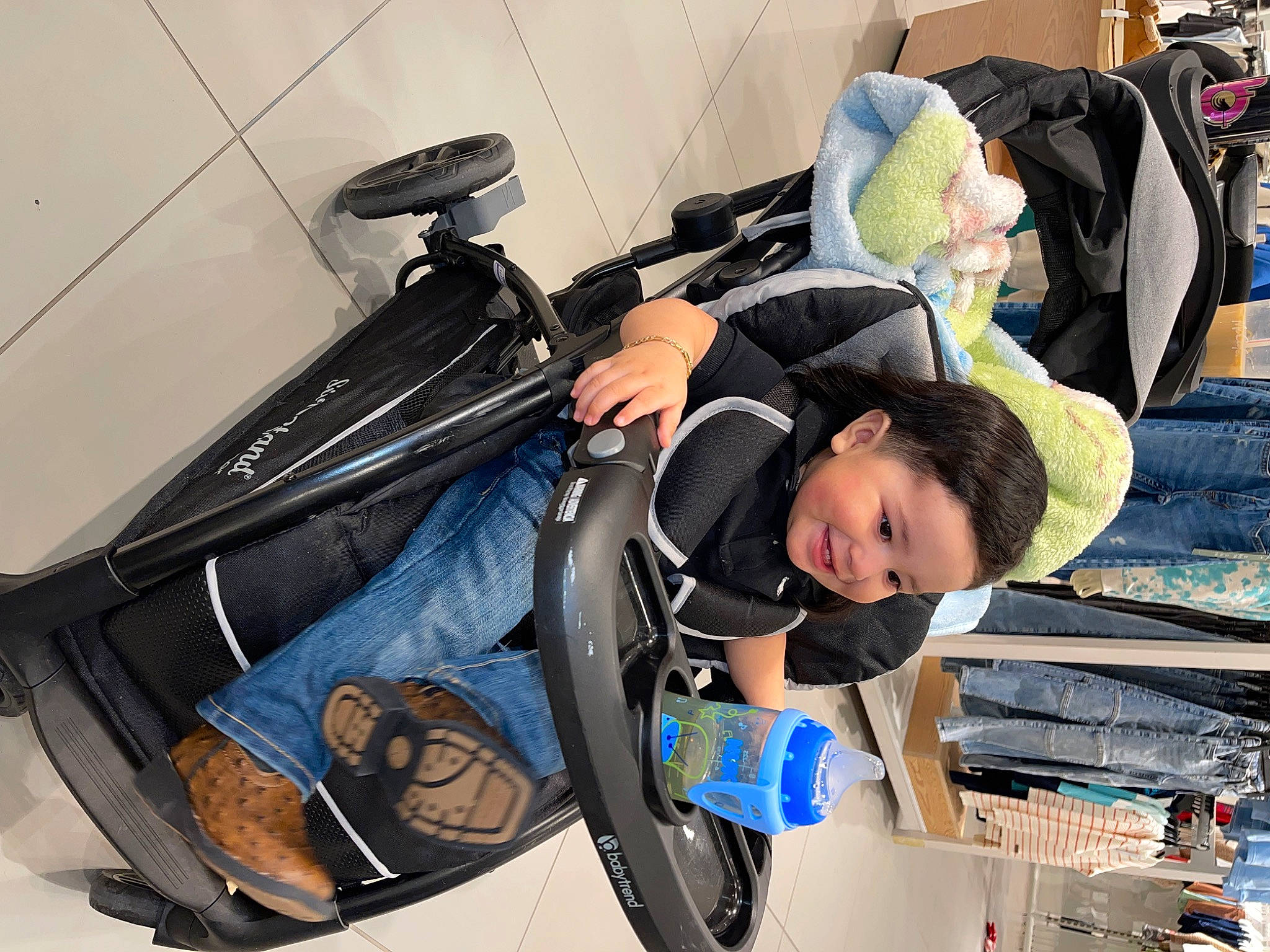 Ismael is registered to the contest to win money with this photo: auto_part, automotive_design, automotive_exterior, automotive_tire, automotive_window_part, bumper, car, family_car, fun, hood, joy, motor_vehicle, person, personal_protective_equipment, recreation, rim, tire, toddler, vehicle, vehicle_door