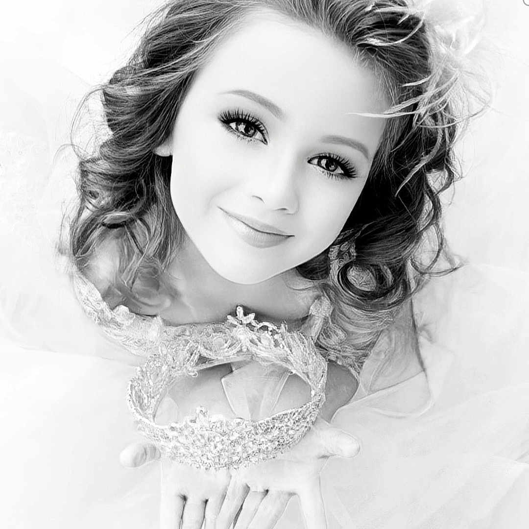 Marisa is registered to the contest to win money with this photo: accessories, adult, art, bodypart, bride, drawing, face, fashion, female, finger, hand, happy, head, jewelry, person, photography, portrait, smile, wedding, woman