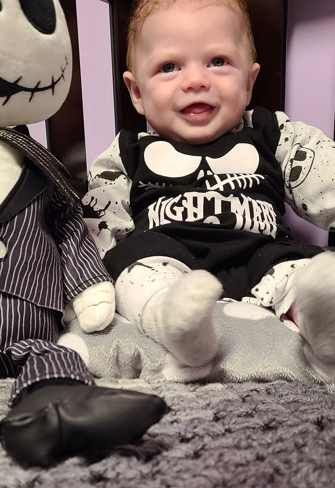 Kori is registered to the contest to win money with this photo: baby, black_and_white, cheek, child, eye, face, facial_expression, family, happy, head, laugh, leg, monochrome, mouth, people, person, play, sitting, smile, toddler