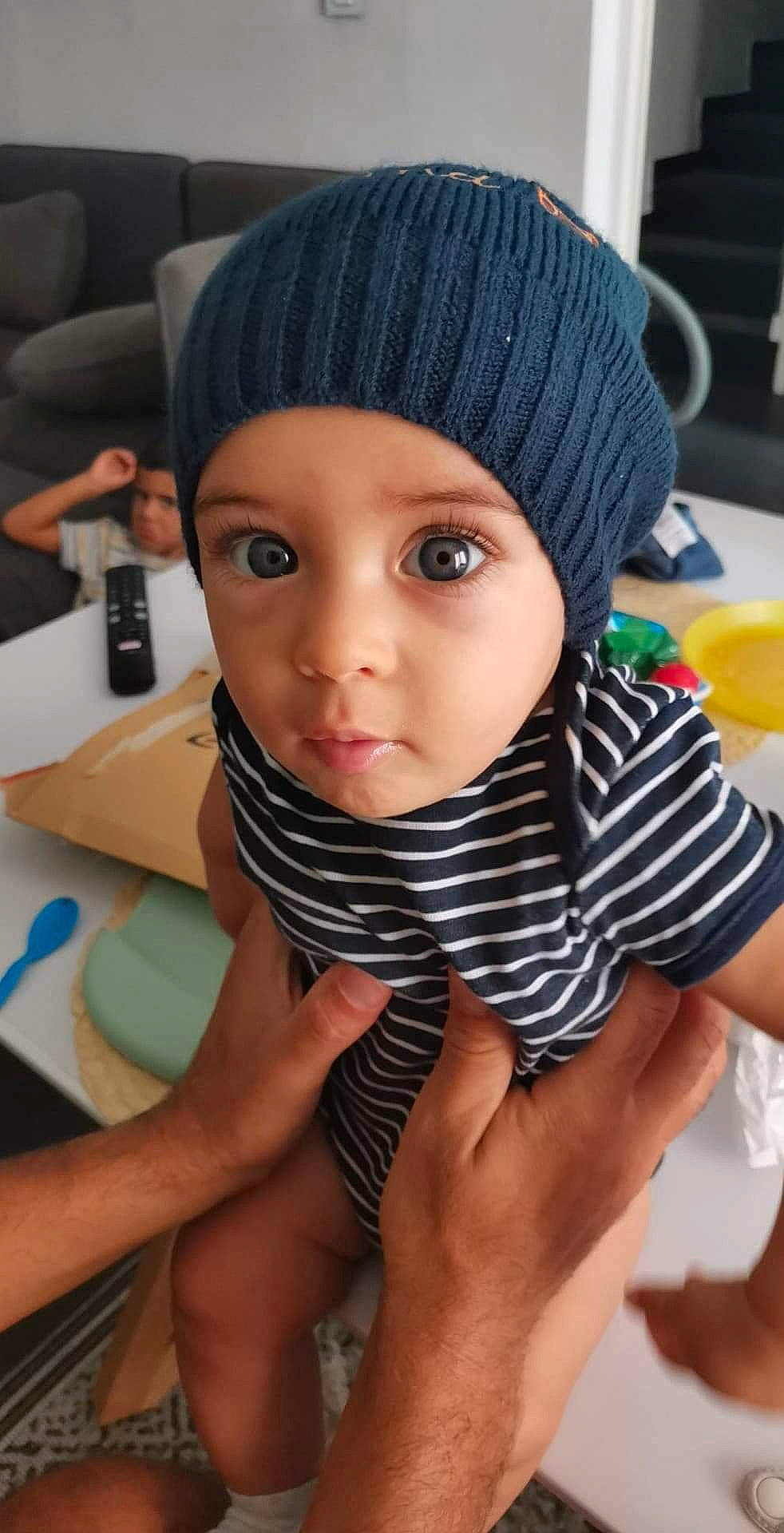 Ilyan participe au concours pour gagner de l'argent avec cette photo : black_hair, cap, cheek, chest, chin, cool, eye, eyebrow, eyelash, facial_expression, finger, forehead, hand, headgear, headwear, lip, mouth, neck, person, textile