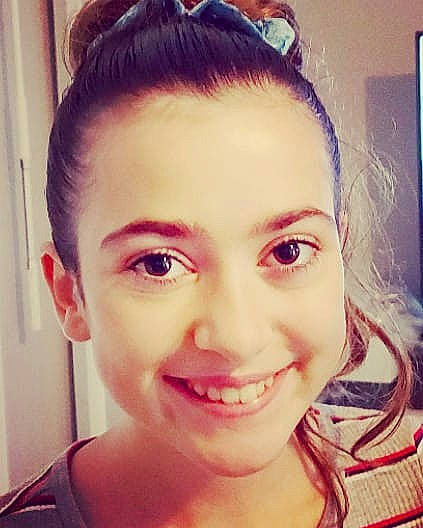 Iris participe au concours pour gagner de l'argent avec cette photo : beauty, black_hair, cheek, chin, ear, eye, eyebrow, eyelash, face, forehead, hair, hairstyle, head, jaw, joy, lip, nose, organ, person, selfie