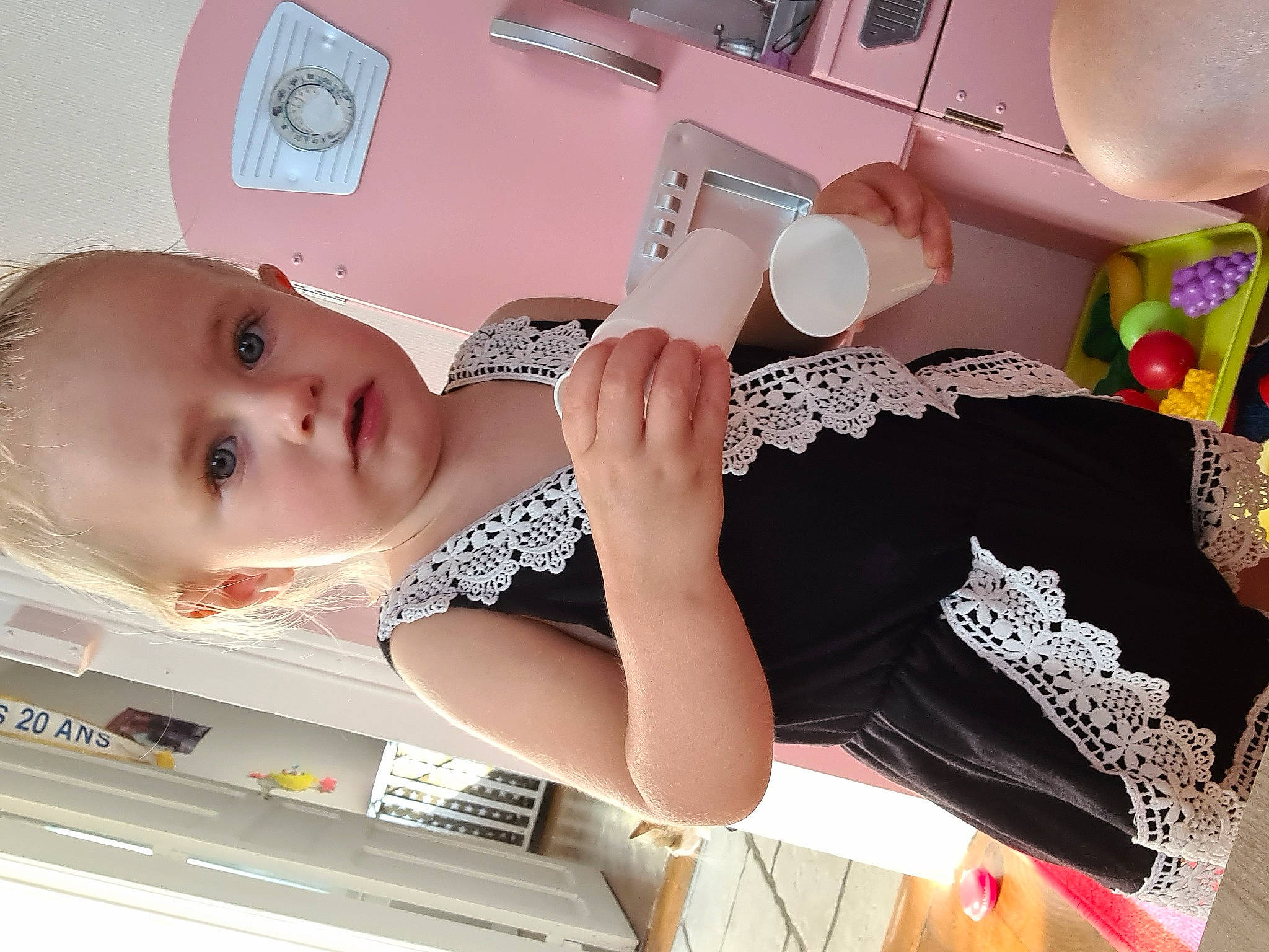 Lynaelle a rejoint le concours — aidez-le/la à gagner de superbes lots ! baby, cheek, child, leg, person, photography, pink, selfie, skin, thigh, toddler