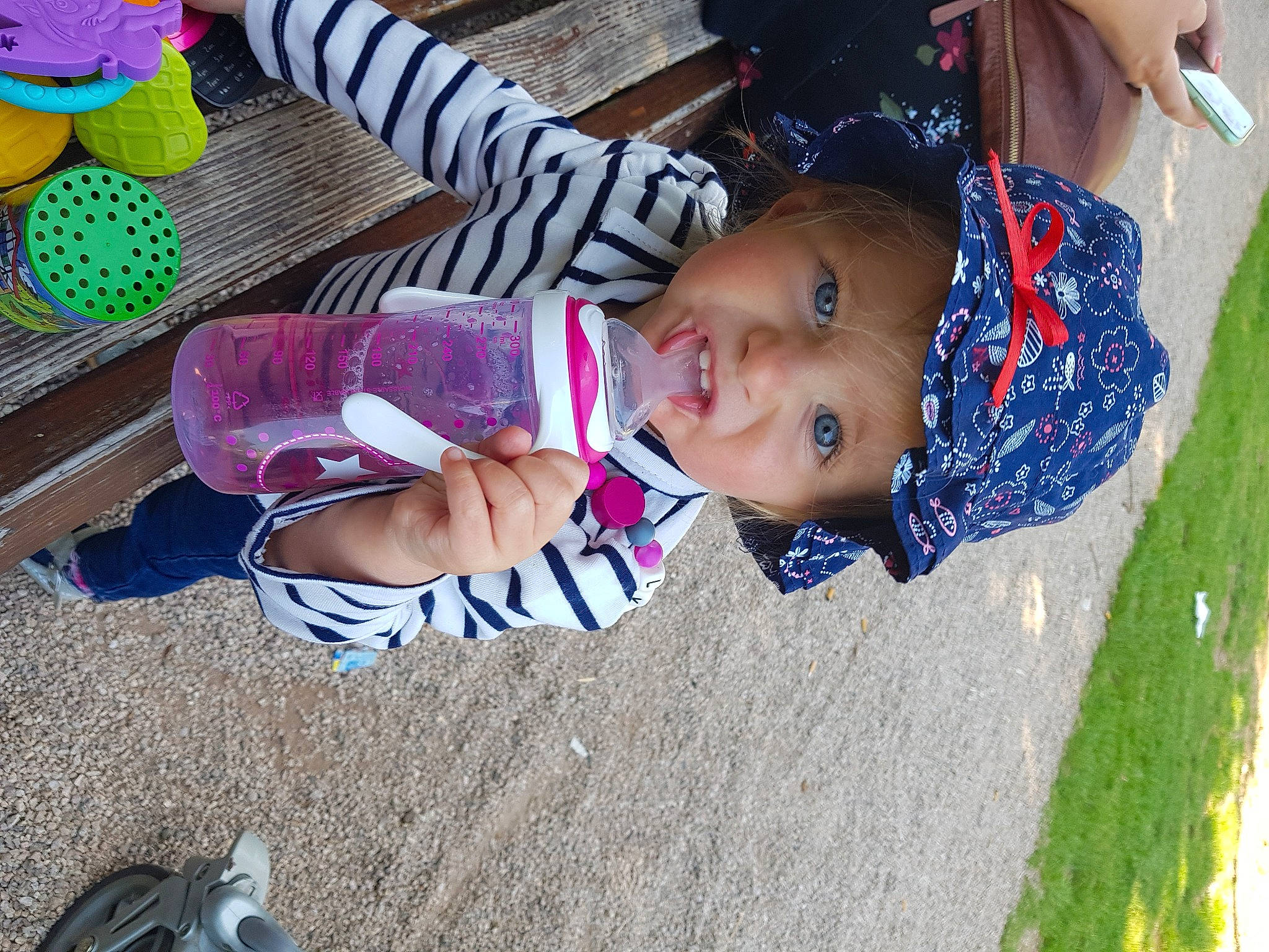 Lynaelle a rejoint le concours — aidez-le/la à gagner de superbes lots ! baby, child, headwear, person, play, toddler