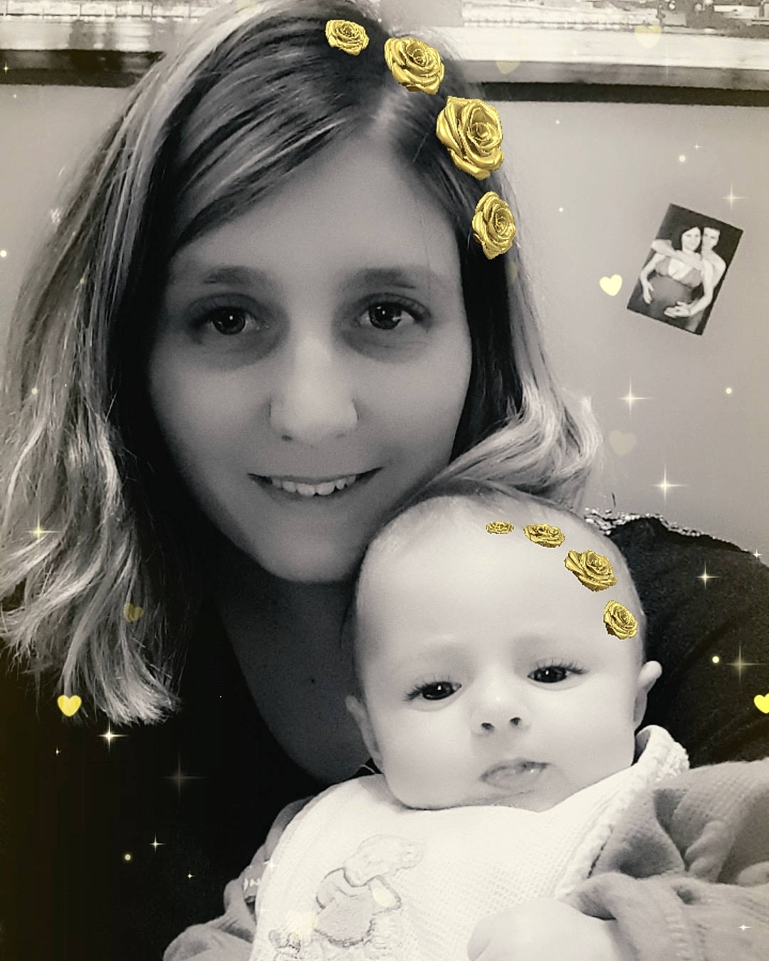 Lynaëlle a rejoint le concours — aidez-le/la à gagner de superbes lots ! baby, black_and_white, cheek, child, daughter, eye, face, happy, head, iris, joy, monochrome, mother, person, photograph, photography, selfie, sibling, smile, snapshot