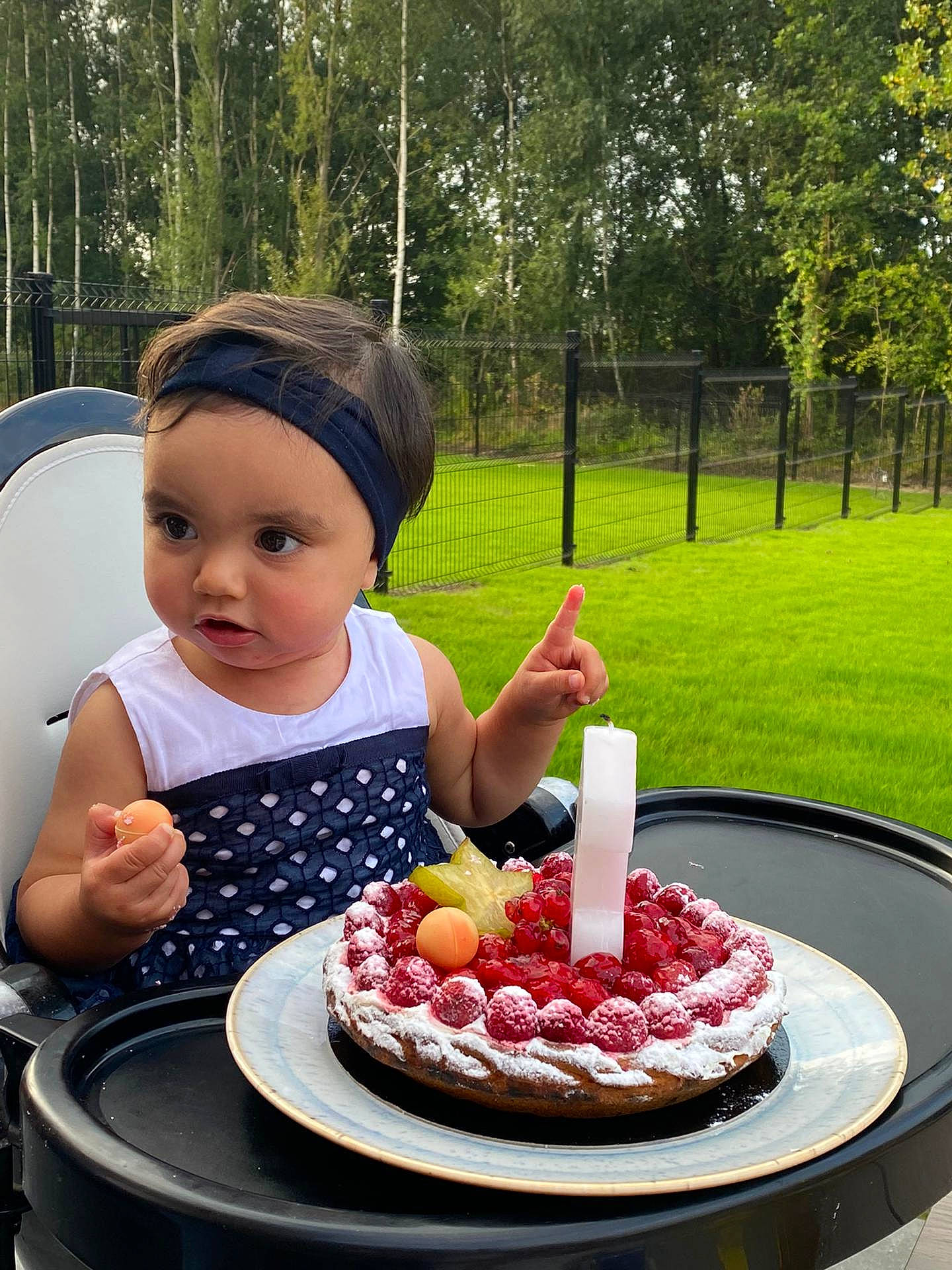 Elyna a rejoint le concours — aidez-le/la à gagner de superbes lots ! baked_goods, birthday, birthday_cake, birthday_candle, cake, cake_decorating, cake_decorating_supply, candle, cream, cuisine, dessert, dish, food, headwear, ingredient, person, plant, plate, recipe, table