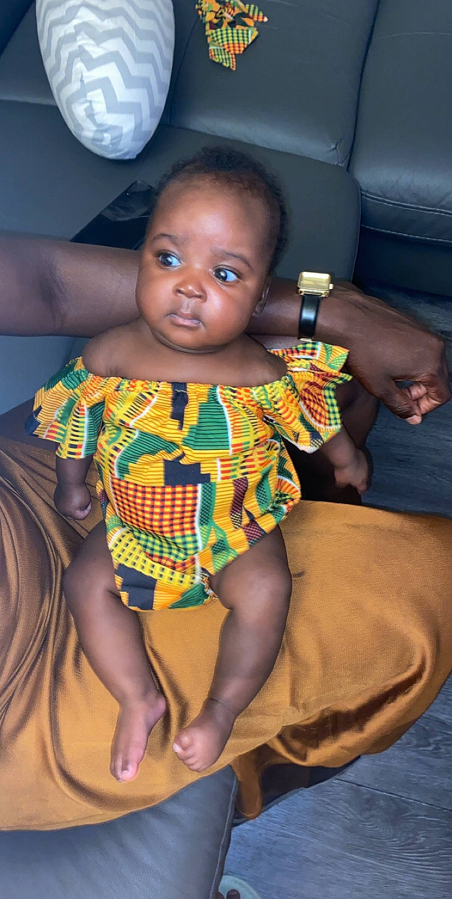 Kenaya participe au concours pour gagner de l'argent avec cette photo : adaptation, arm, child, person, sitting, smile, toddler