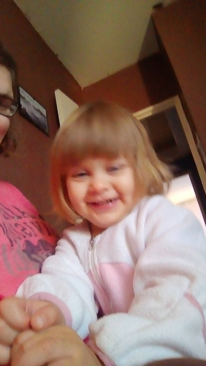 Ema participe au concours pour gagner de l'argent avec cette photo : baby, cheek, child, face, facial_expression, finger, fun, happy, joy, laugh, mouth, person, skin, smile, toddler