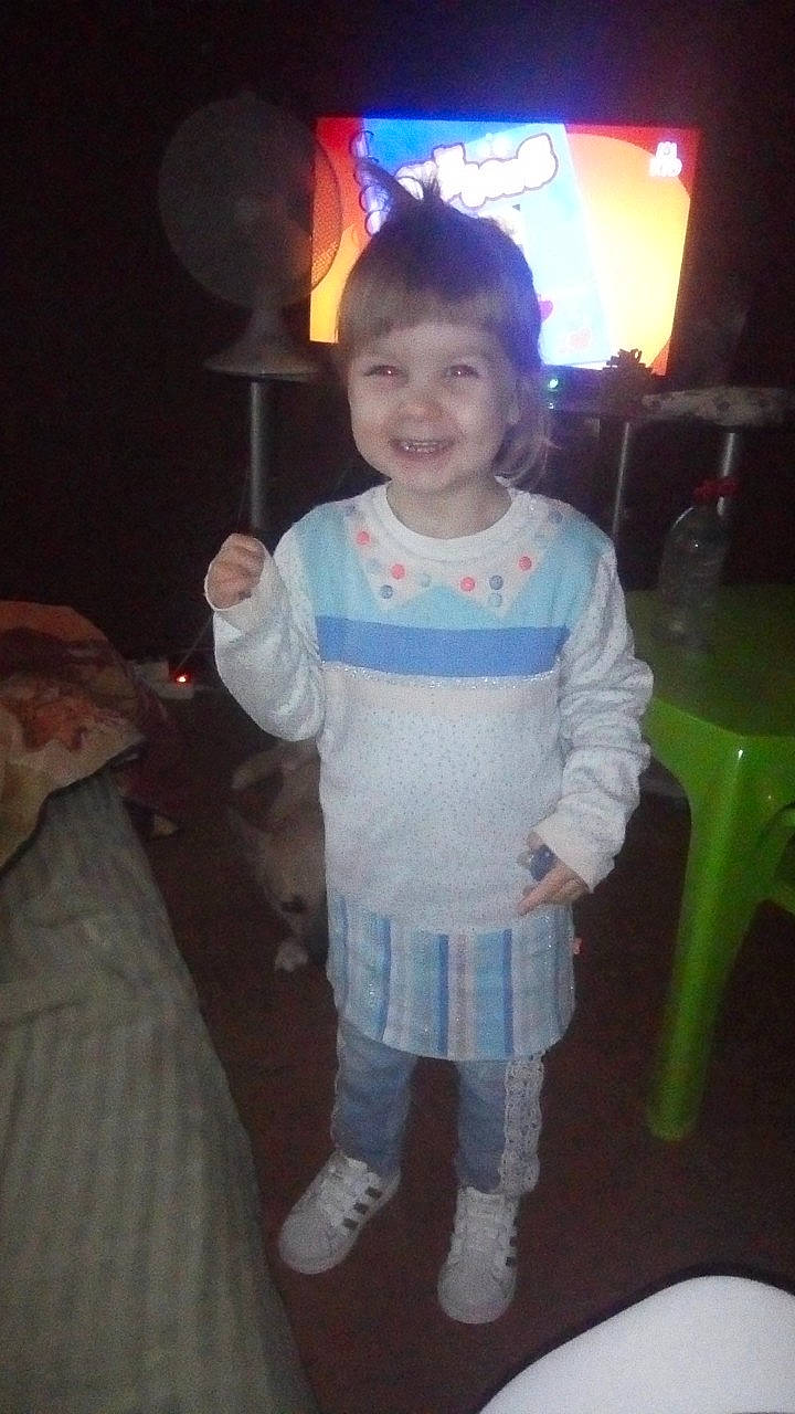 Ema participe au concours pour gagner de l'argent avec cette photo : cheek, child, fun, joy, person, smile, t_shirt, toddler