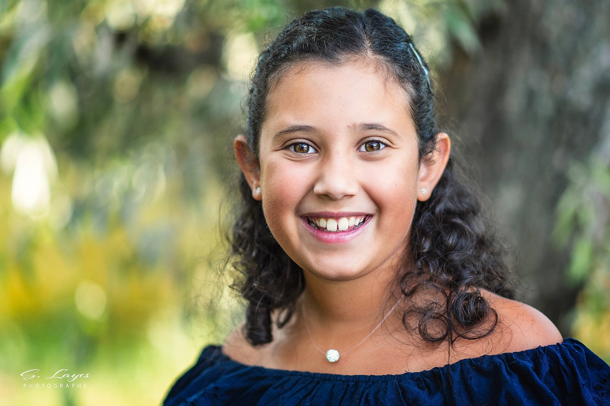 Tania a rejoint le concours — aidez-le/la à gagner de superbes lots ! beauty, black_hair, eye, face, hair, hairstyle, happy, joy, long_hair, person, photo_shoot, photography, portrait, portrait_photography, skin, smile