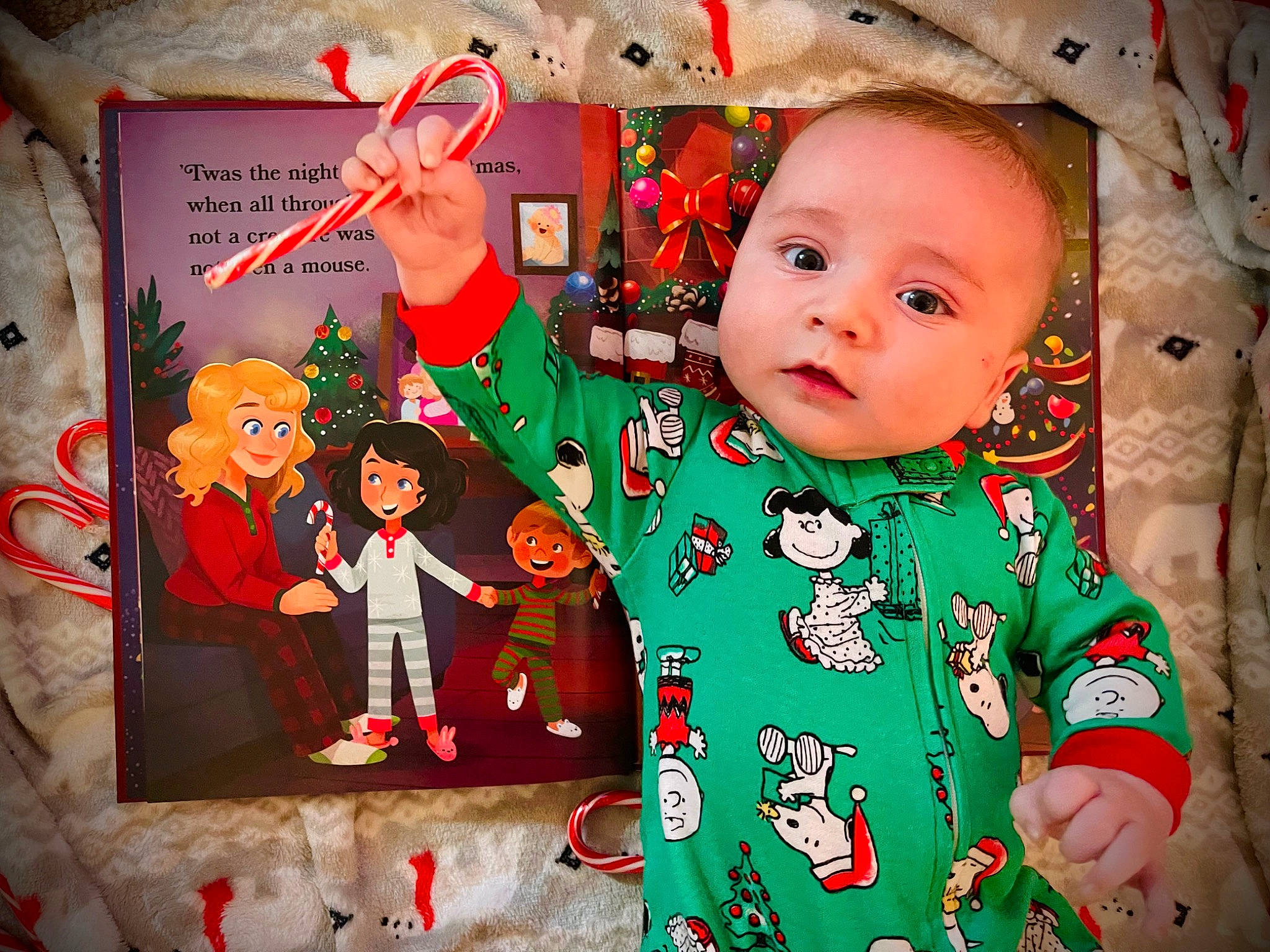 Kaiser is registered to the contest to win money with this photo: baby, baby_toddler_clothing, carmine, child, christmas, christmas_decoration, christmas_eve, event, facial_expression, fun, happy, holiday, ornament, pattern, person, product, red, room, sleeve, textile