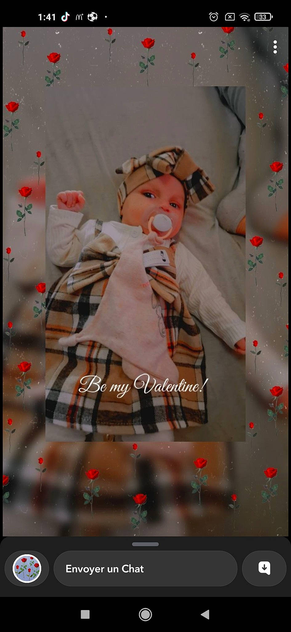 Kenly a rejoint le concours — aidez-le/la à gagner de superbes lots ! advertising, art, carmine, doll, event, fictional_character, font, happy, ornament, paper, pattern, peach, person, photo_caption, plaid, stuffed_toy, sweetness, tartan, teddy_bear, tie