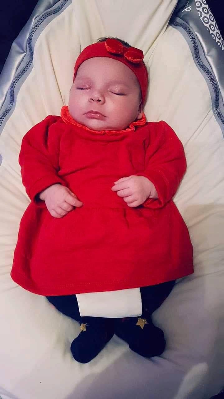 Salomé participe au concours pour gagner de l'argent avec cette photo : child, costume, fun, girl, infant, outerwear, person, product, red, skin, smile, textile, toddler