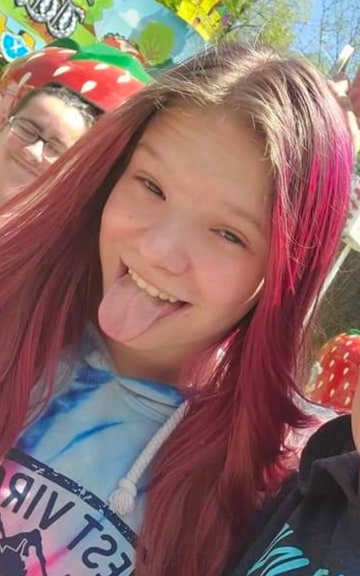 Lea is registered to the contest to win money with this photo: black_hair, cheek, chin, cool, eyebrow, friendship, fun, grass, hairstyle, happy, iris, joy, leisure, lip, long_hair, mouth, person, pink, recreation, skin