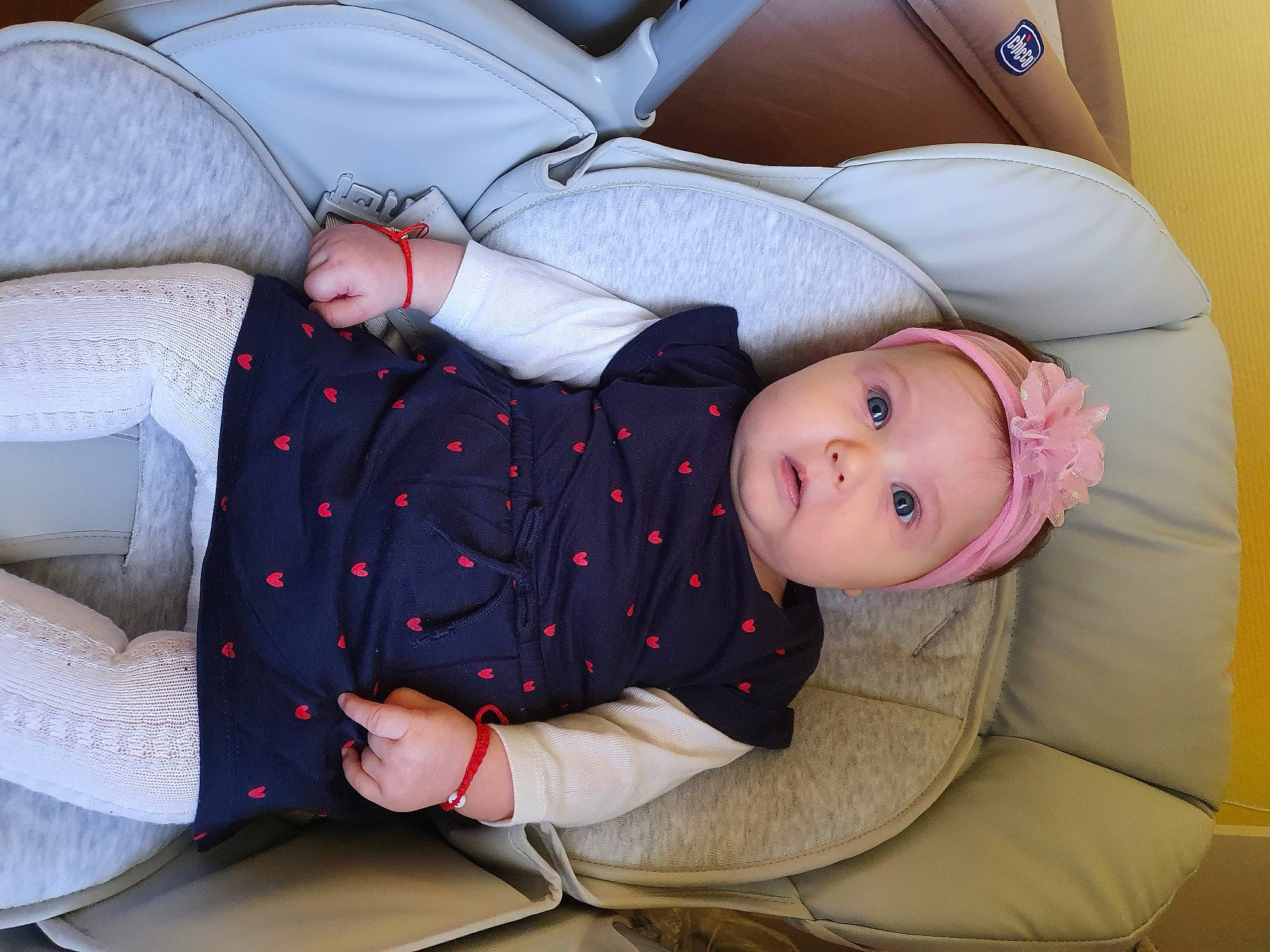 Yasmine participe au concours pour gagner de l'argent avec cette photo : baby, baby_products, baby_toddler_clothing, child, comfort, facial_expression, headwear, linens, mammal, pattern, person, plant, room, sitting, sleeve, smile, textile, thigh, toddler, tree