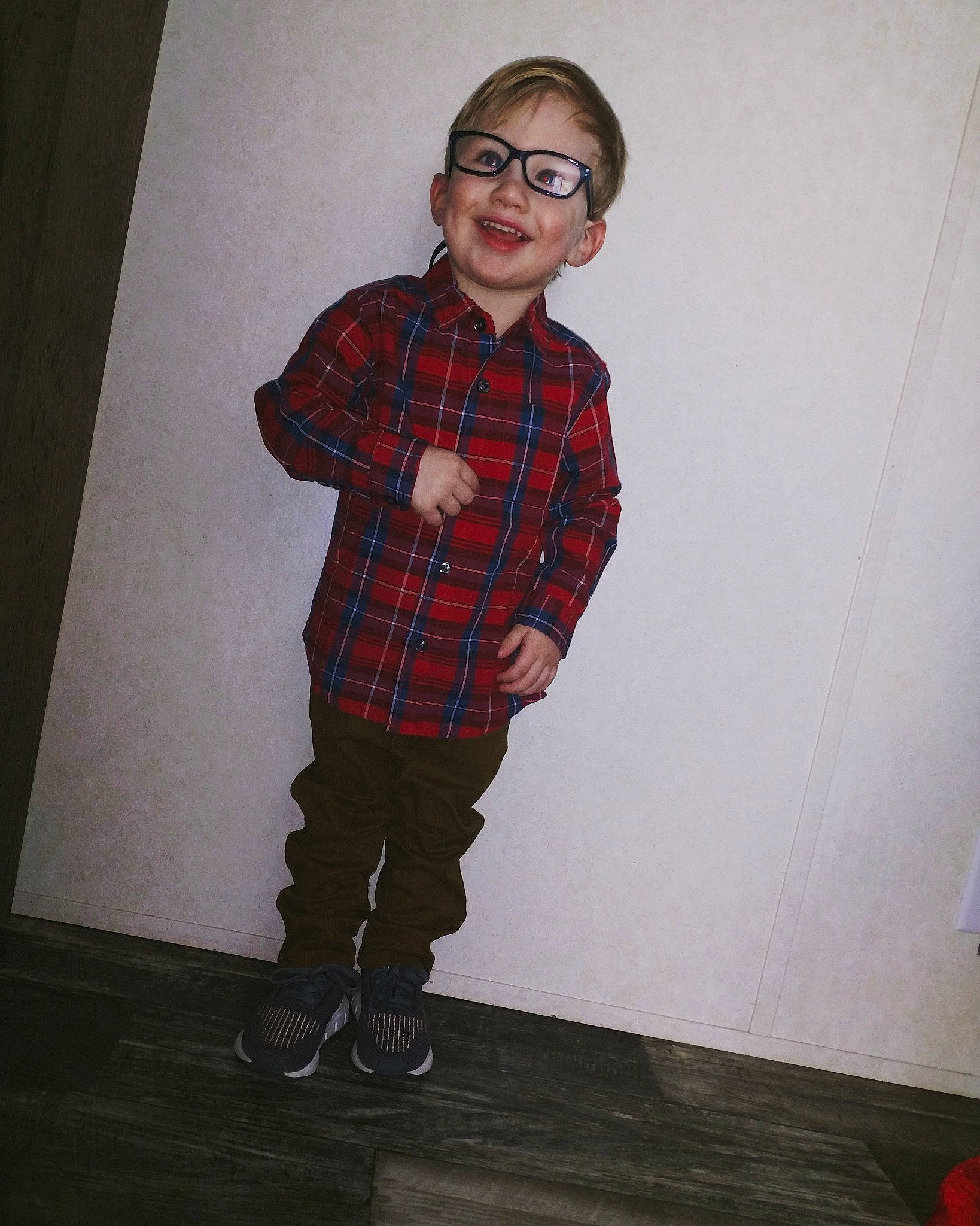 Kingston is registered to the contest to win money with this photo: design, glasses, headwear, joint, joy, knee, pattern, person, plaid, shoulder, standing, tartan, textile