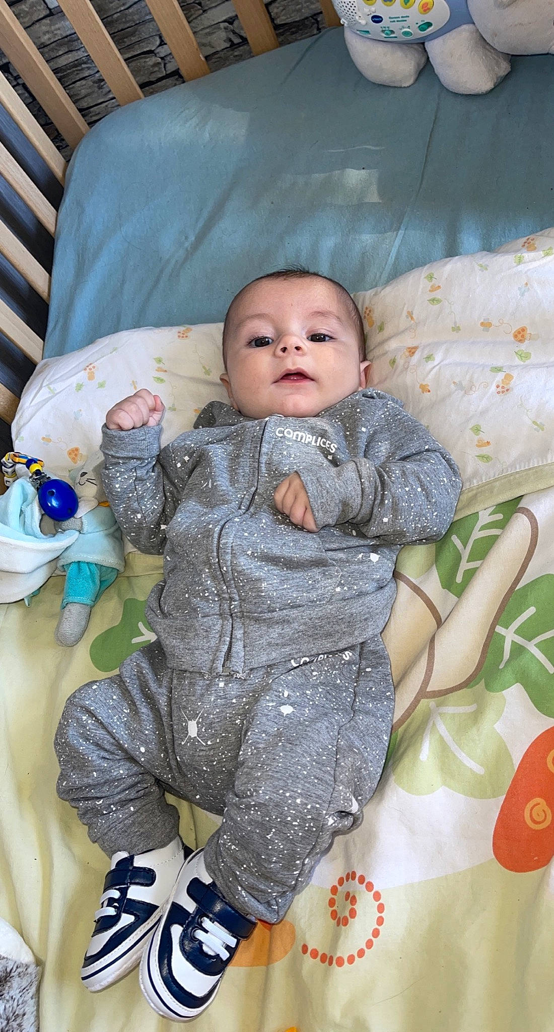 Thyler participe au concours pour gagner de l'argent avec cette photo : baby, baby_toddler_clothing, cheek, child, comfort, eye, face, happy, head, iris, linens, pattern, person, product, room, sitting, skin, sleeve, smile, textile
