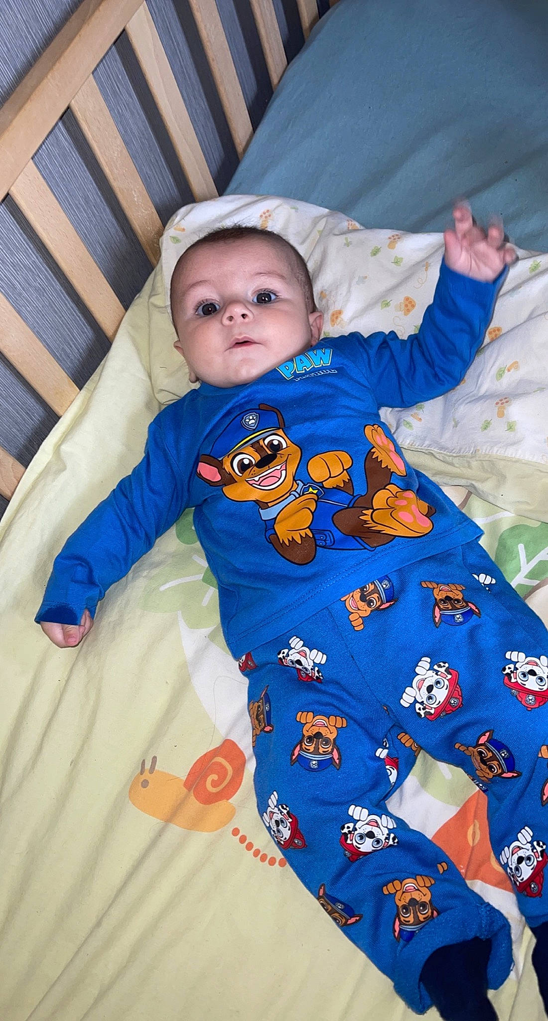 Thyler participe au concours pour gagner de l'argent avec cette photo : azure, baby, baby_toddler_clothing, child, comfort, couch, electric_blue, eye, face, fun, head, leisure, linens, orange, person, product, sitting, sleeve, t_shirt, textile
