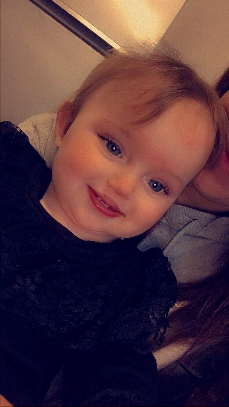 Loana participe au concours pour gagner de l'argent avec cette photo : cheek, chin, cloud, cool, ear, eyebrow, eyelash, flash_photography, forehead, happy, iris, joy, lip, mouth, neck, nose, person, shoulder, skin, smile