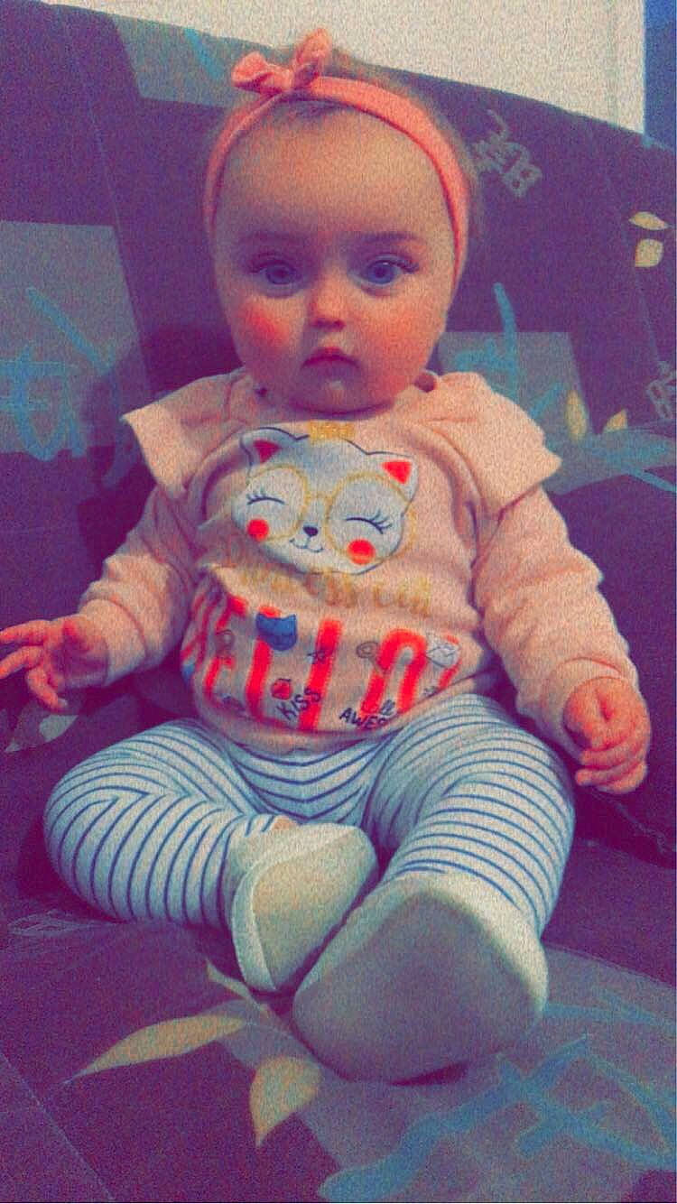 Loana a rejoint le concours — aidez-le/la à gagner de superbes lots ! baby, baby_toddler_clothing, cheek, child, cool, doll, eye, head, lip, magenta, mammal, nose, person, pink, purple, skin, sleeve, t_shirt, textile, toddler