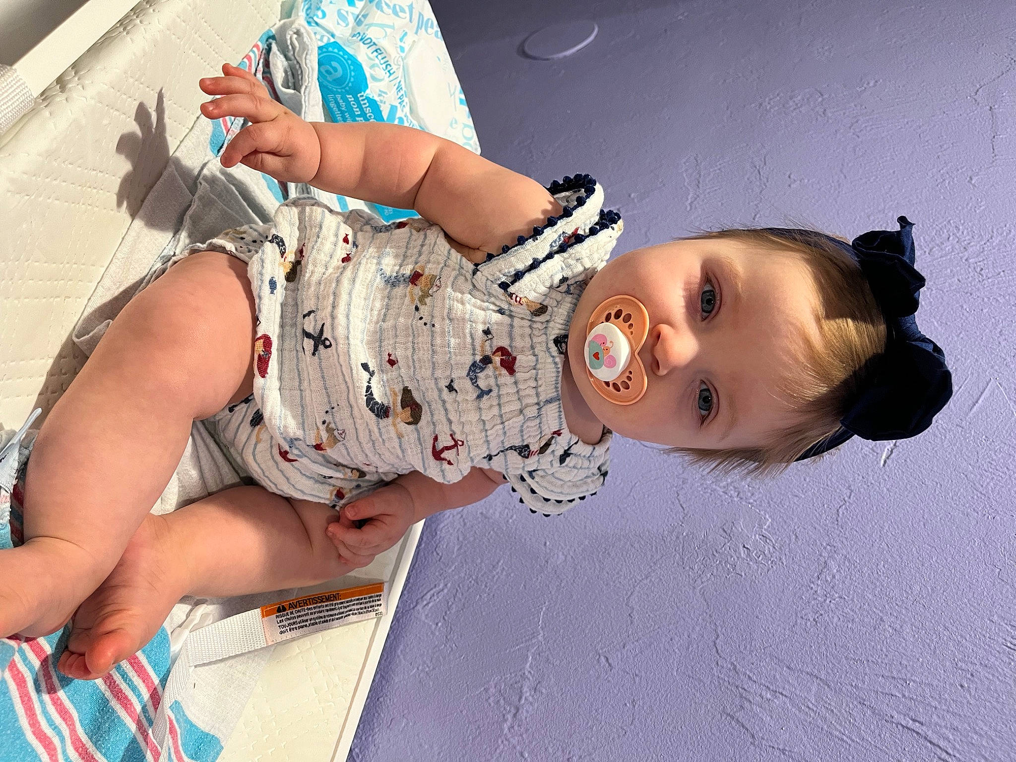 Ila is registered to the contest to win money with this photo: abdomen, baby, baby_toddler_clothing, beauty, chest, child, elbow, eyewear, foot, fun, happy, human_body, human_leg, knee, mouth, pattern, person, sitting, skin, thigh