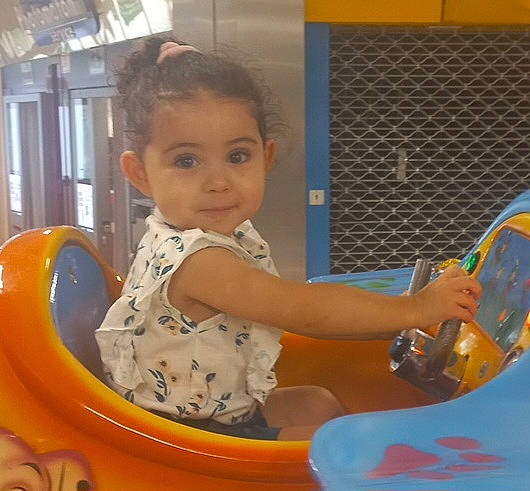 Jennah a rejoint le concours — aidez-le/la à gagner de superbes lots ! baby, baby_playing_with_toys, baby_products, baby_toddler_clothing, baby_toys, child, city, fun, happy, human_settlement, leisure, person, plastic, play, recreation, sitting, toddler, vacation