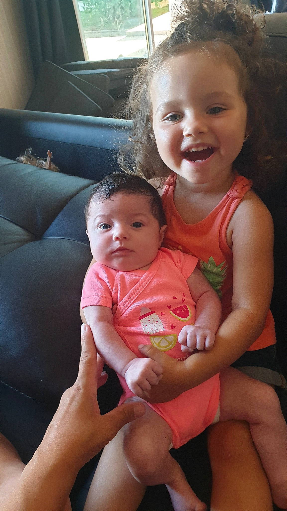 Chanel a rejoint le concours — aidez-le/la à gagner de superbes lots ! baby, cheek, child, daughter, fun, happy, joy, leg, mother, people, person, sibling, sitting, skin, smile, toddler, vacation