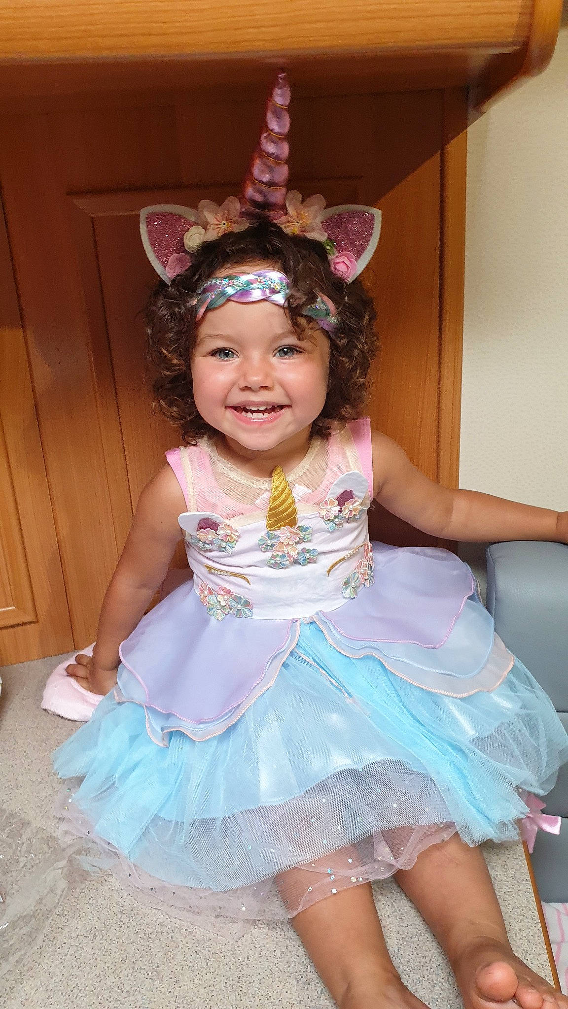 Maëlys a rejoint le concours — aidez-le/la à gagner de superbes lots ! child, clothing, costume, costume_accessory, fashion_accessory, hair_accessory, headpiece, joy, party, person, pink, smile, toddler