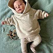 Isaac participe au concours pour gagner de l'argent avec cette photo : baby, blanket, bonnet, clothing, face, happy, hat, head, hood, hoodie, hosiery, knitwear, newborn, person, photography, portrait, smile, sock, sweater, sweatshirt