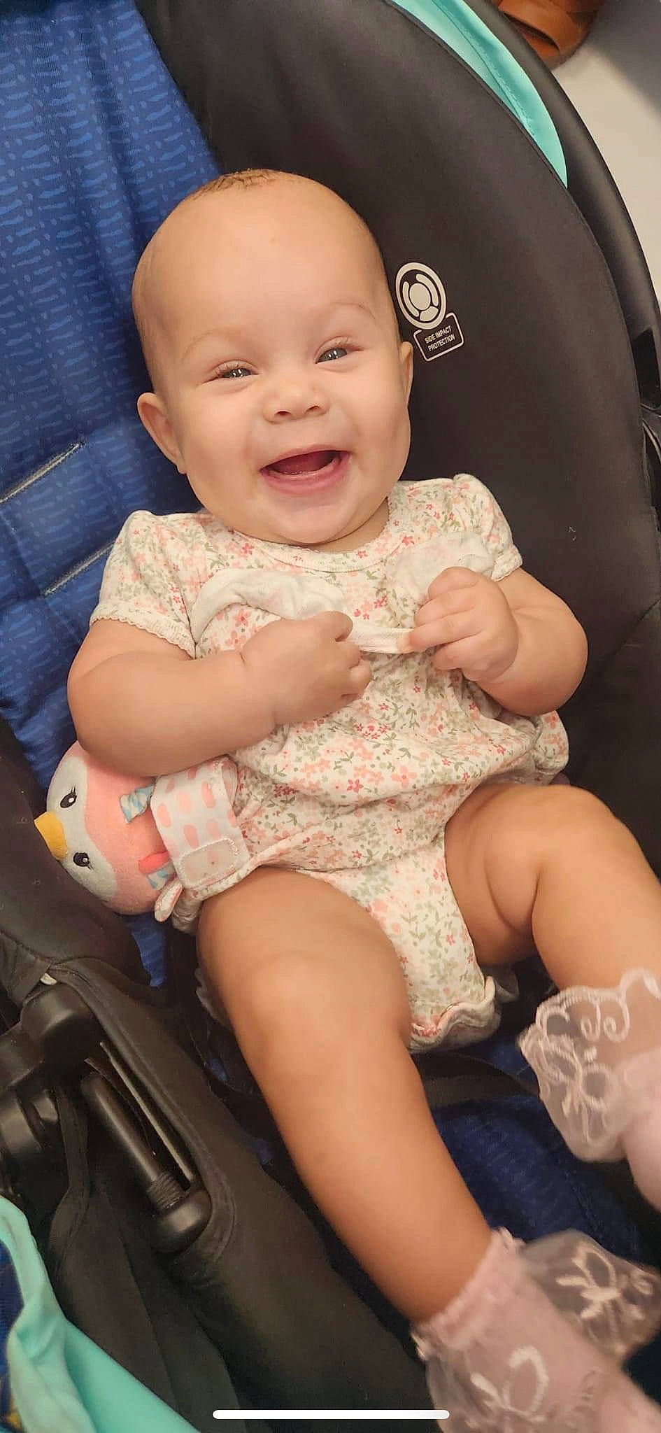 Cataleya is registered to the contest to win money with this photo: arm, baby, baby_toddler_clothing, chair, cheek, comfort, eye, finger, happy, head, human_body, knee, lap, leg, mouth, people, person, skin, smile, thigh