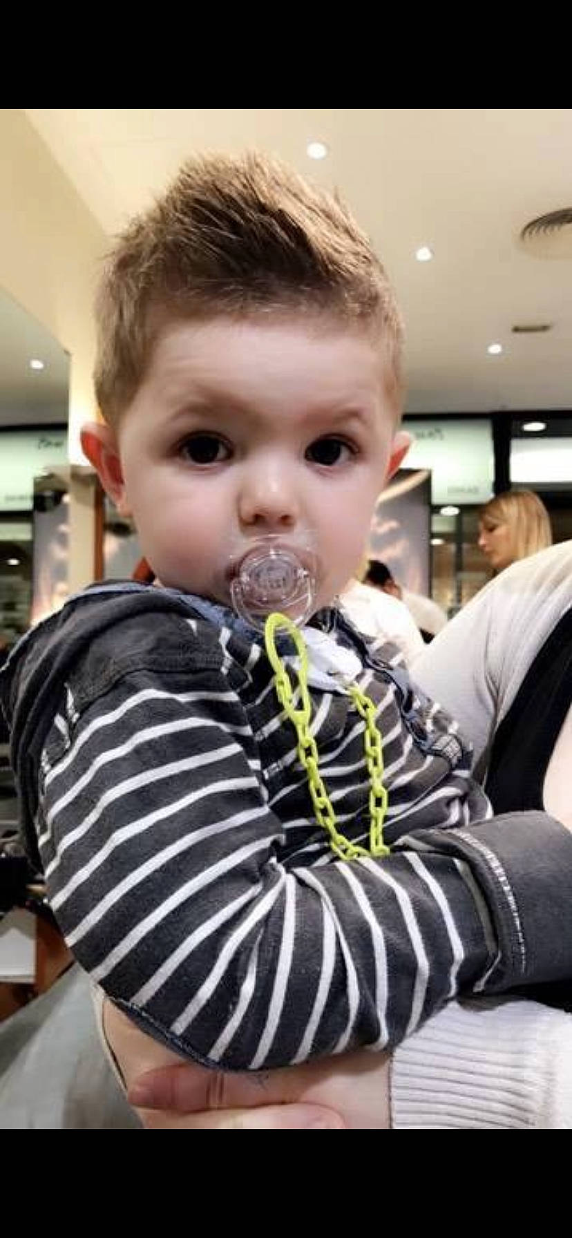 Matthias participe au concours pour gagner de l'argent avec cette photo : baby, child, eating, nose, person, play, toddler