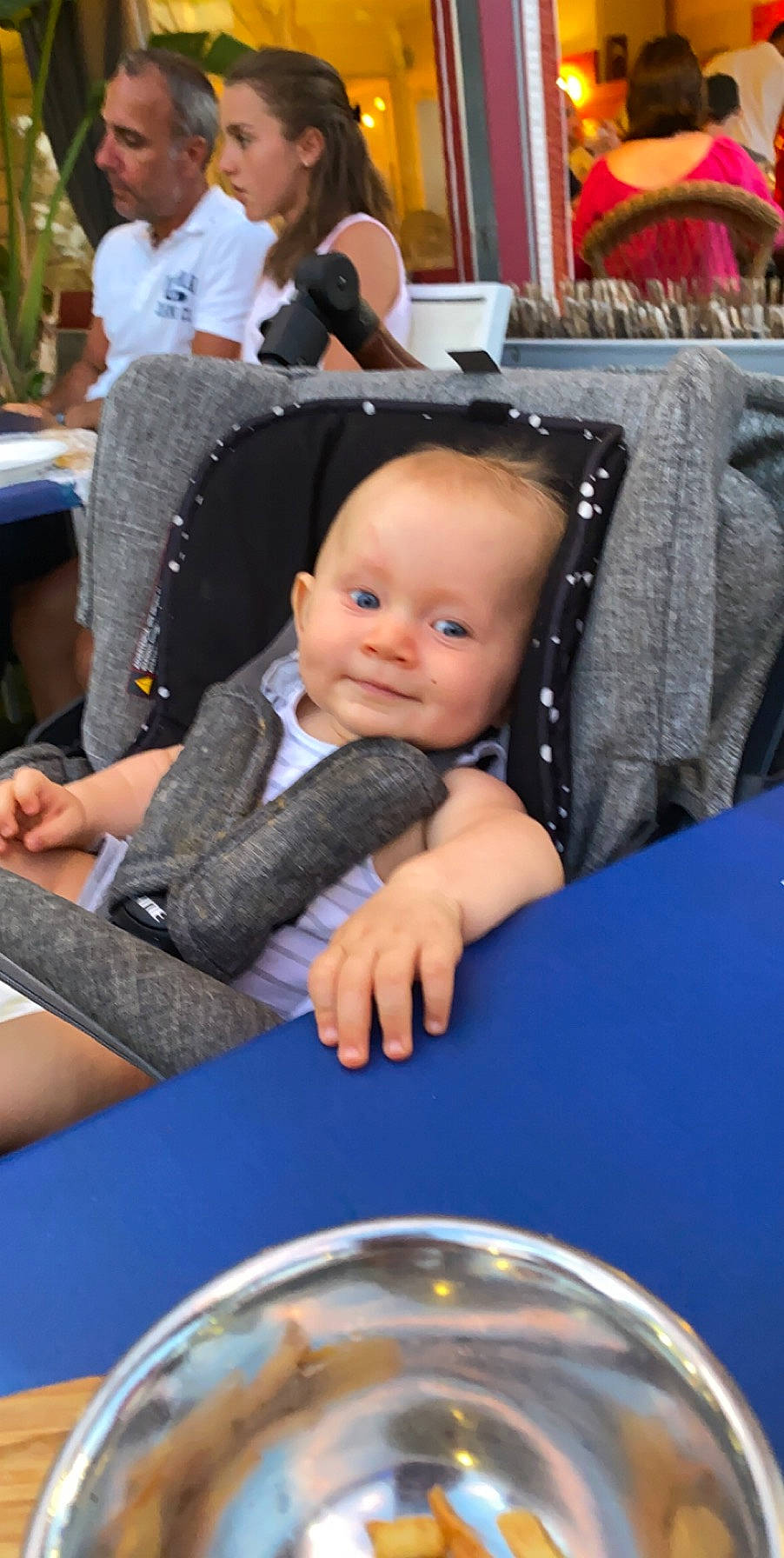 Shelsea a rejoint le concours — aidez-le/la à gagner de superbes lots ! baby, child, ear, fun, person, sitting, smile, toddler, vacation