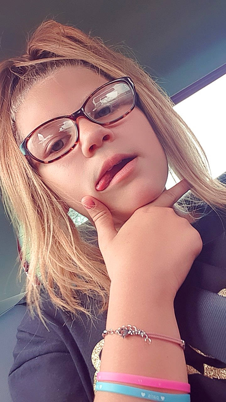 Amely participe au concours pour gagner de l'argent avec cette photo : black_hair, body_jewelry, cheek, chin, cool, eyebrow, eyelash, eyewear, flash_photography, forehead, gesture, glasses, happy, jaw, lip, mouth, neck, nose, person, skin