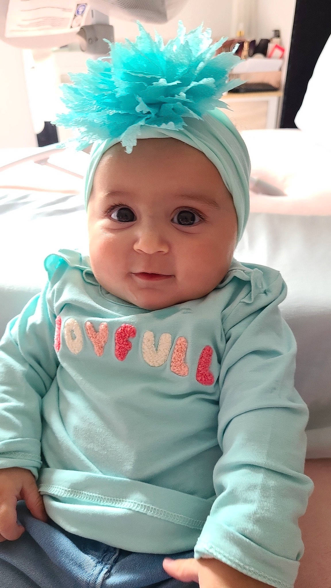 Shelsy participe au concours pour gagner de l'argent avec cette photo : baby, baby_toddler_clothing, blue, cap, child, costume_hat, event, eyelash, fashion_accessory, fun, hair_accessory, happy, headband, headpiece, headwear, party_supply, person, pink, skin, sleeve