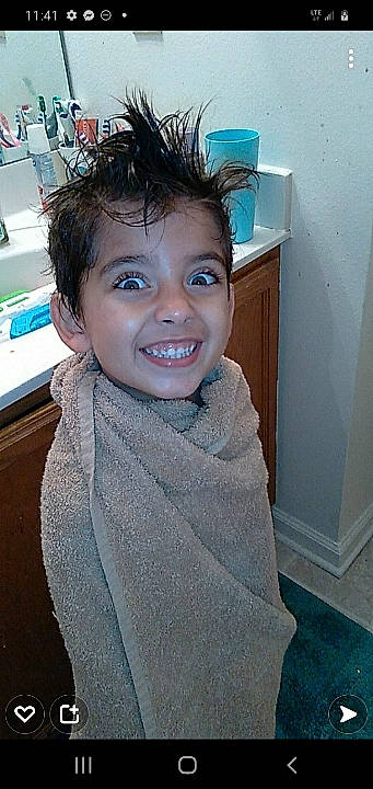 Kasen is registered to the contest to win money with this photo: black_hair, chin, electric_blue, eyebrow, eyelash, fashion_design, forehead, fun, hair, happy, jaw, joy, lip, long_hair, neck, person, selfie, shoulder, sleeve, smile