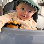 éthan participe au concours pour gagner de l'argent avec cette photo : baby, child, cozy, cream_outfit, cute, face, furniture, green_cap, happy, headwear, high_chair, indoor, kitchen, person, plush_toy, portrait, seat, smiling, toy, young_child