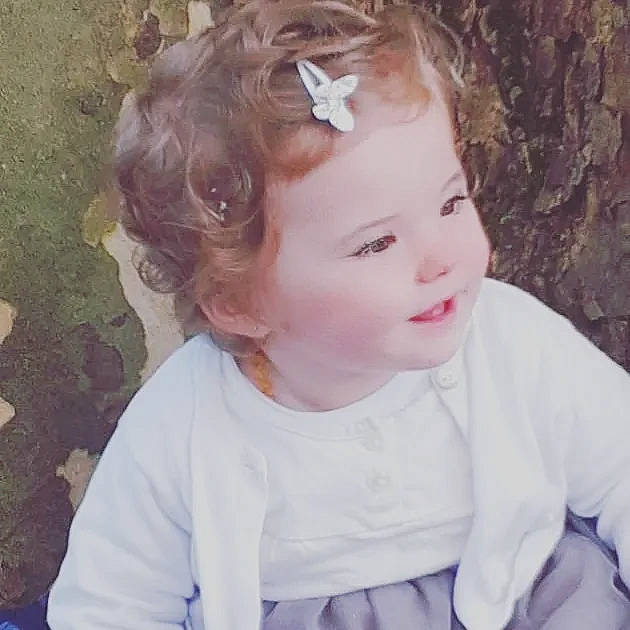 Kiara participe au concours pour gagner de l'argent avec cette photo : baby_toddler_clothing, beauty, cheek, clothing, dress, ear, eye, eyelash, forehead, grass, happy, iris, joy, lip, neck, person, pink, plant, skin, sleeve