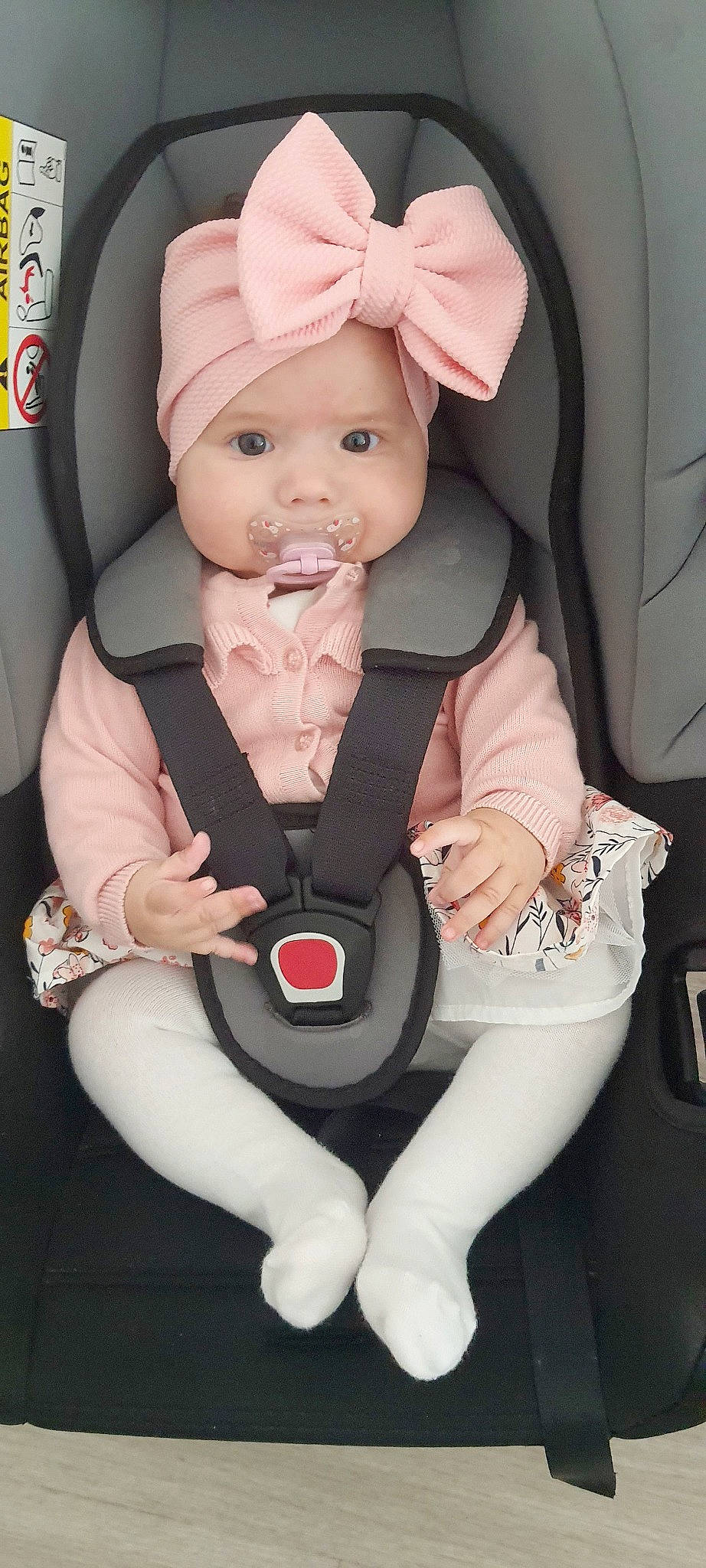 Melina a rejoint le concours — aidez-le/la à gagner de superbes lots ! auto_part, baby, baby_carriage, baby_in_car_seat, baby_products, baby_safety, baby_toddler_clothing, car_seat, chair, cheek, child, comfort, headwear, health_care, person, pink, product, seat_belt, service, sitting