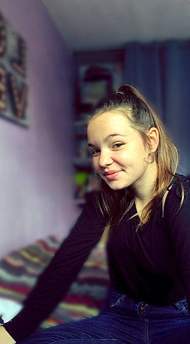 Perrine participe au concours pour gagner de l'argent avec cette photo : beauty, black_hair, blond, brown_hair, eye, face, fun, hair, hairstyle, joy, lady, long_hair, person, photo_shoot, photography, portrait, smile