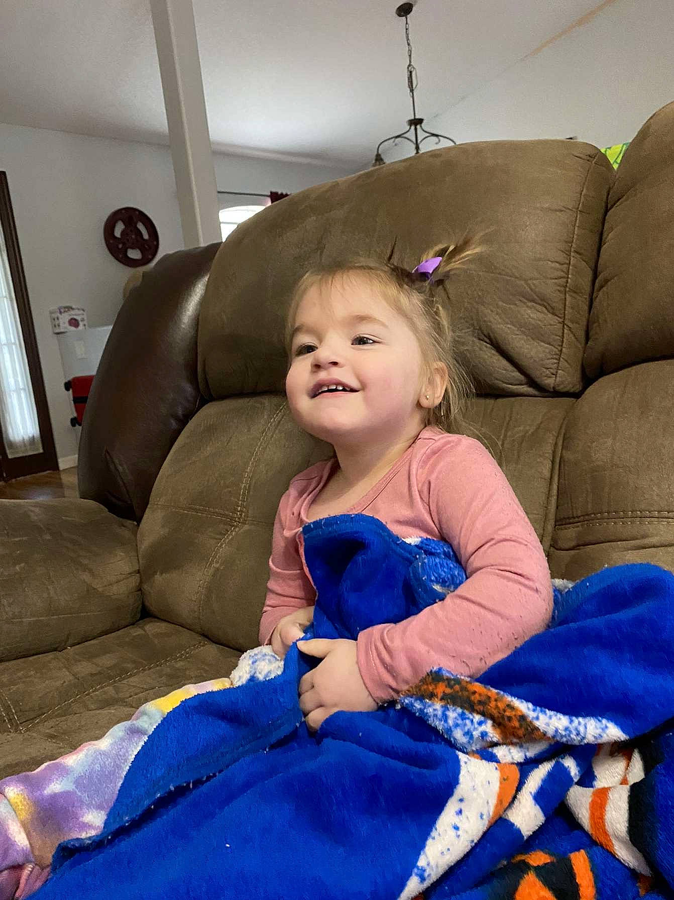 Ileanna is registered to the contest to win money with this photo: blond, child, comfort, couch, electric_blue, event, family_car, fun, hairstyle, happy, joy, laugh, leisure, living_room, luxury_vehicle, person, purple, room, sitting, smile