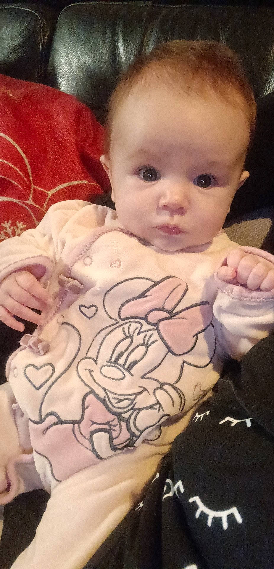 Athénaïs participe au concours pour gagner de l'argent avec cette photo : arm, baby_toddler_clothing, cheek, chest, ear, eye, eyebrow, face, hair, head, human_body, iris, lip, mouth, neck, nose, person, shoulder, skin, sleeve