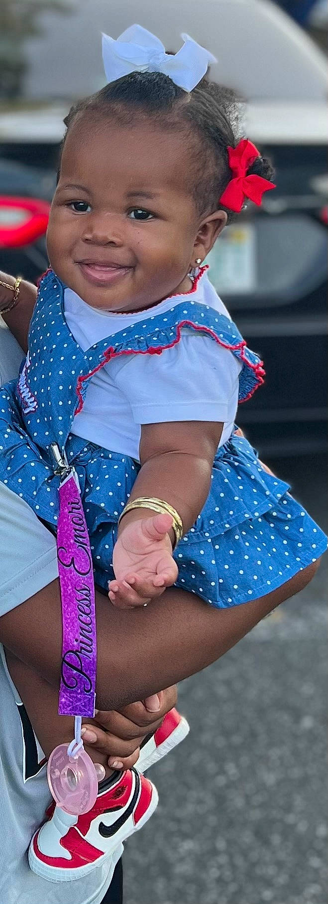 Emori is registered to the contest to win money with this photo: azure, baby_toddler_clothing, blue, cool, electric_blue, face, facial_expression, fashion, happy, jewellery, joy, pattern, person, pink, red, skin, smile, summer, sunglasses, thigh